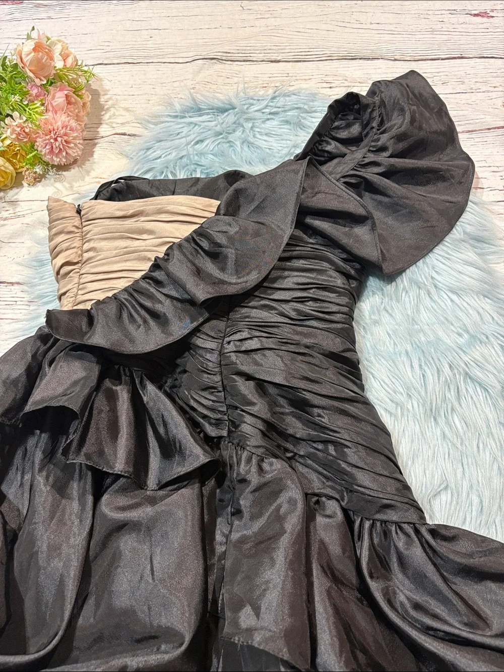 NWT MACDUGGAL One Shoulder Ruffle Layered Champagne Black Mini Dress
